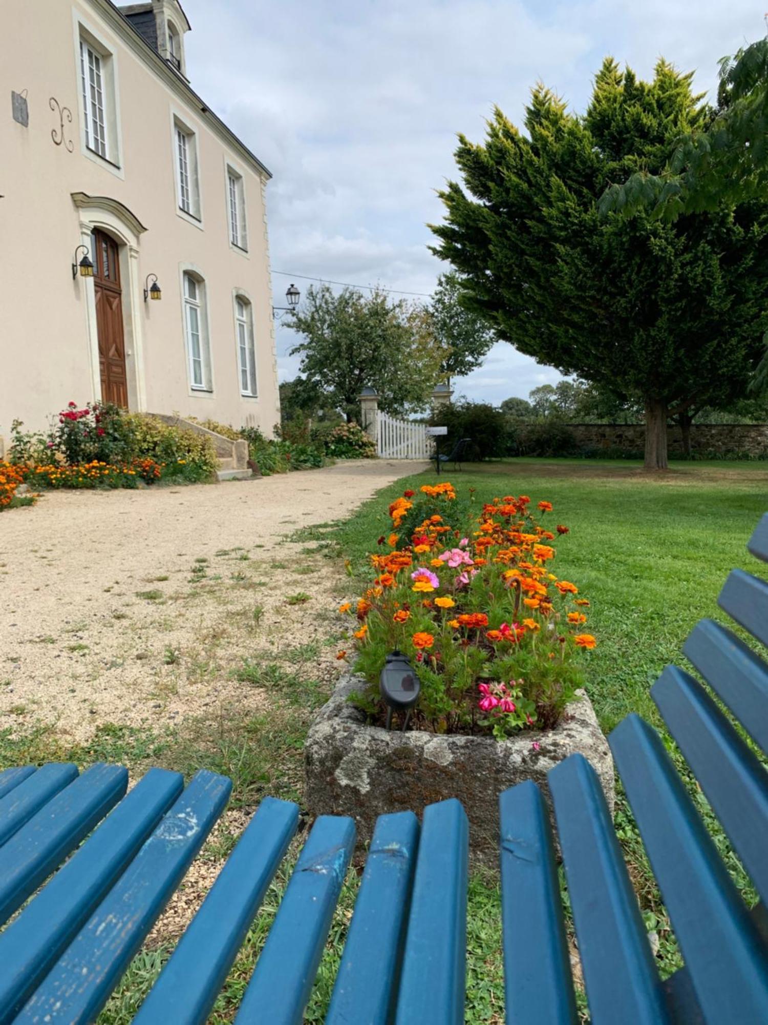 Le Bas Chitray Bed & Breakfast Menil Exterior photo
